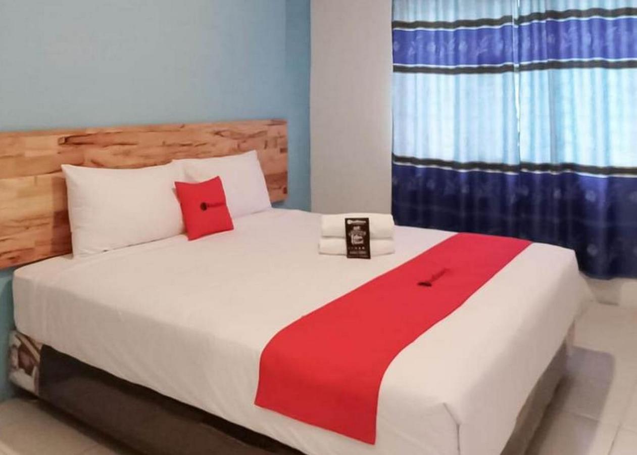 Готель Reddoorz @ Jalan Brigjend Katamso Medan 2 Екстер'єр фото
